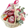 Корзина «Малиновый рассвет» с цветами, Киндер Сюрприз и Фрамбини